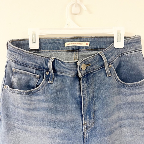 Levi's Women's 725 High Rise Bootcut Jeans 28 light wash - Picture 6 of 11